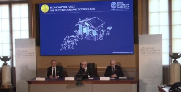 Връчиха Нобеловата награда за икономика съобщава Ройтерс С нея бяха